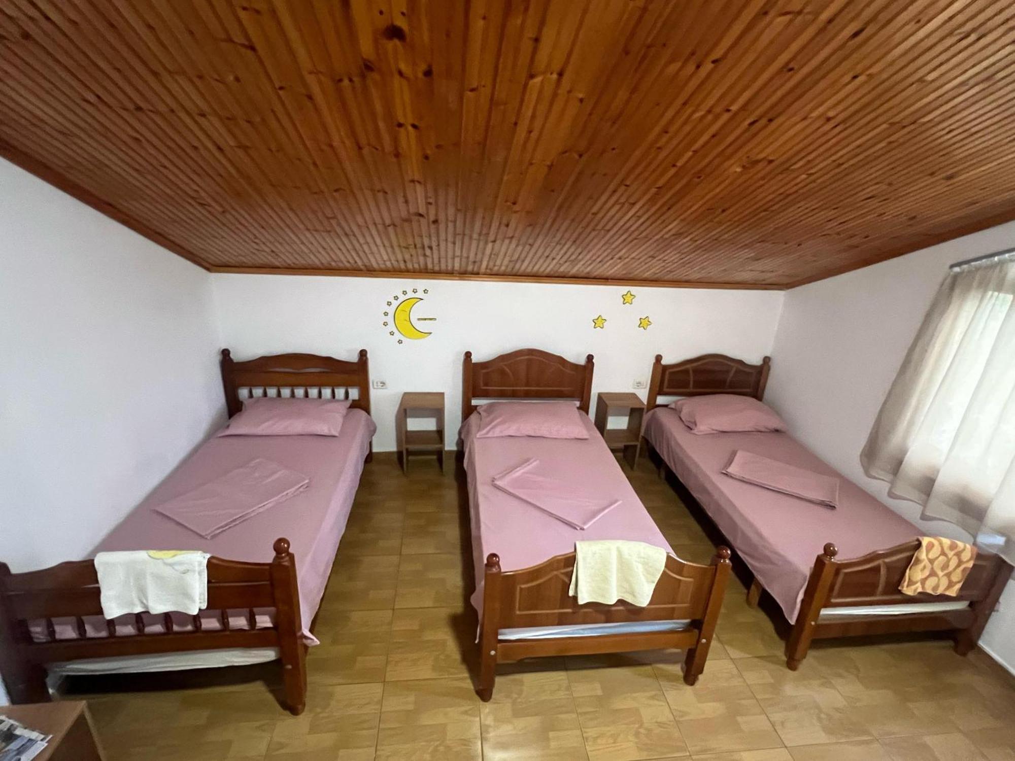 Happy Corner Guest House Shkodër Esterno foto